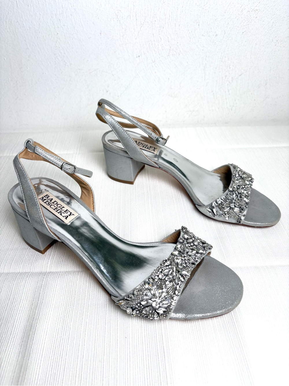 Badgley Mischka Metallic Beaded Ankle Strap Kitten Heels Bridal Formal Sandals 8